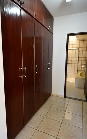 Casa para alugar com 240m², 4 quartos e 4 vagas