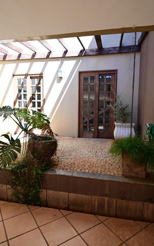 Casa para alugar com 240m², 4 quartos e 4 vagas