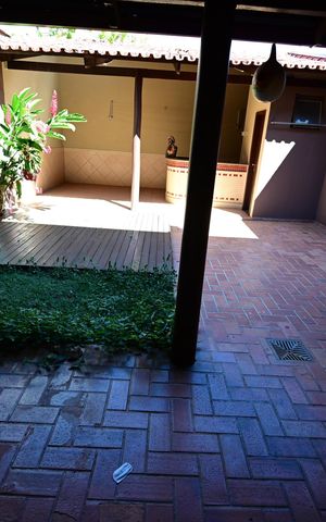 Casa para alugar com 240m², 4 quartos e 4 vagas