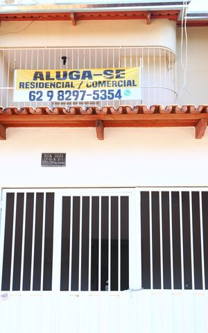 Casa para alugar com 75m², 2 quartos e 2 vagasFachada