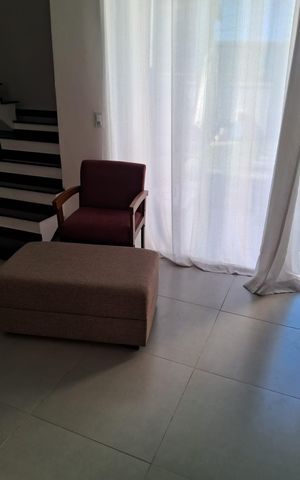 Casa à venda com 140m², 3 quartos e 2 vagas Casa à venda com 140m², 3 quartos e 2 vagasSala