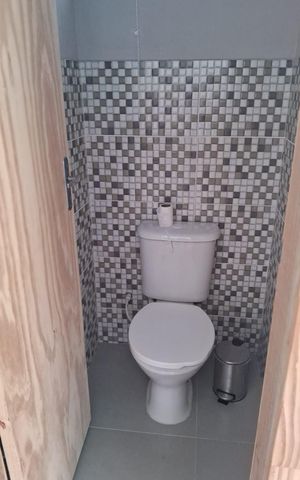 Casa à venda com 140m², 3 quartos e 2 vagas Casa à venda com 140m², 3 quartos e 2 vagasBanheiro