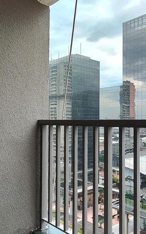 Apartamento à venda com 69m², 3 quartos e 1 vagaBalcony com vista para a cidade, com uma perspectiva de baixo para cima.