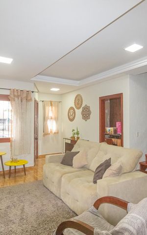 Casa à venda com 260m², 3 quartos e 2 vagas Casa à venda com 260m², 3 quartos e 2 vagasSala