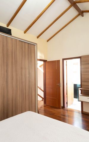 Casa à venda com 240m², 4 quartos e 4 vagas Casa à venda com 240m², 4 quartos e 4 vagasSuíte 3