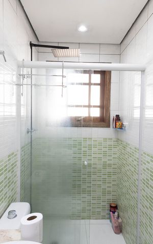 Casa à venda com 240m², 4 quartos e 4 vagas Casa à venda com 240m², 4 quartos e 4 vagasBanheiro da Suíte 2