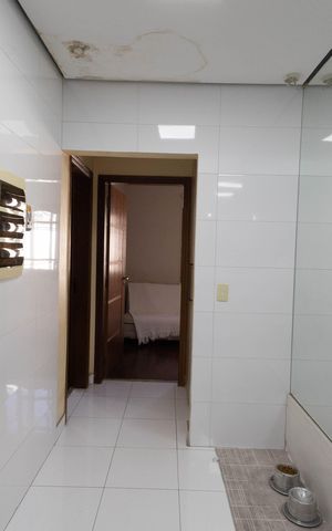 Casa à venda com 240m², 4 quartos e 4 vagas Casa à venda com 240m², 4 quartos e 4 vagasCozinha - Armários