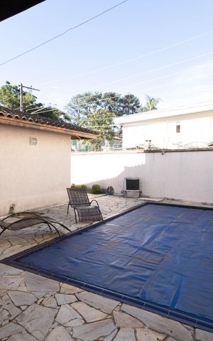 Casa à venda com 240m², 4 quartos e 4 vagas Casa à venda com 240m², 4 quartos e 4 vagasPiscina