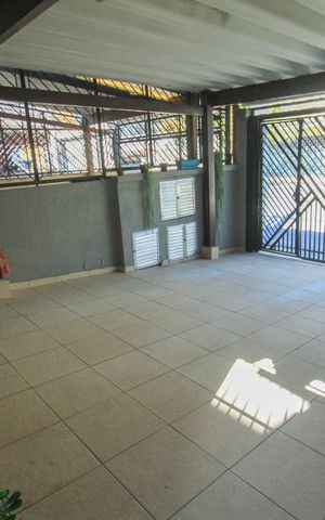 Casa à venda com 165m², 3 quartos e 2 vagas