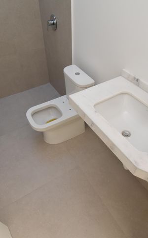 Casa de condomínio à venda com 126m², 2 quartos e 2 vagasBanheiro social