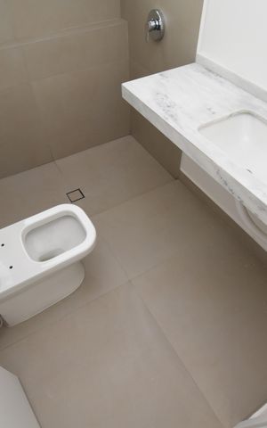 Casa de condomínio à venda com 126m², 2 quartos e 2 vagasBanheiro da Suíte