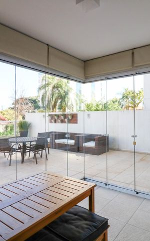 Apartamento à venda com 155m², 2 quartos e 2 vagas Apartamento à venda com 155m², 2 quartos e 2 vagasVaranda