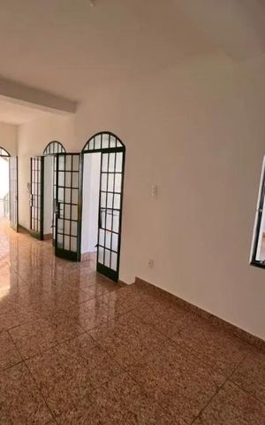 Casa para alugar com 180m², 4 quartos e 2 vagas Casa para alugar com 180m², 4 quartos e 2 vagasSala