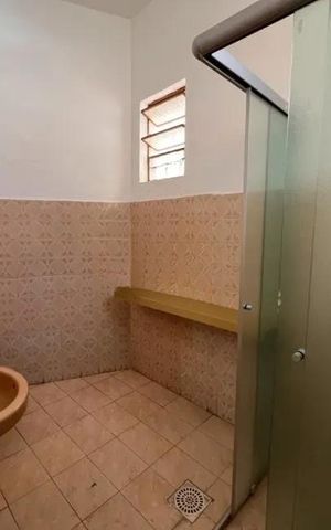 Casa para alugar com 180m², 4 quartos e 2 vagas Casa para alugar com 180m², 4 quartos e 2 vagasBanheiro social