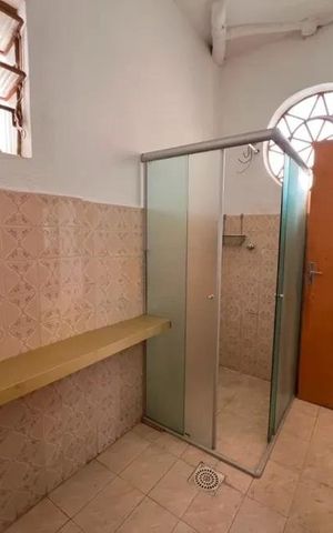 Casa para alugar com 180m², 4 quartos e 2 vagas Casa para alugar com 180m², 4 quartos e 2 vagasBanheiro social