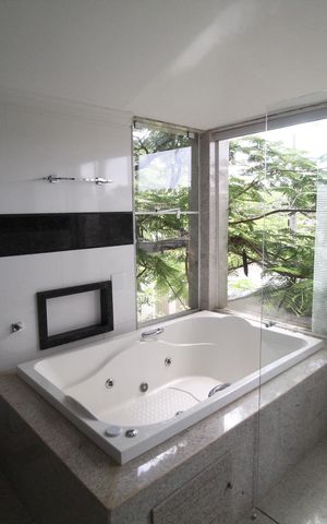 Casa para alugar com 600m², 5 quartos e 4 vagasBanheiro Social