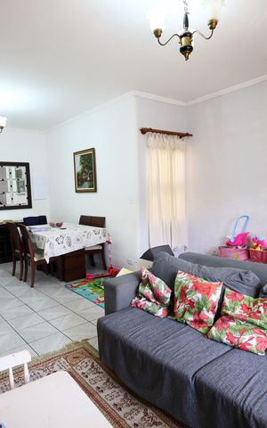 Casa à venda com 157m², 3 quartos e 2 vagasSala