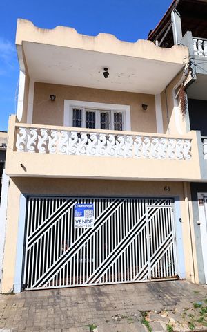 Casa à venda com 157m², 3 quartos e 2 vagasFachada