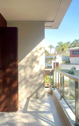 Casa à venda com 799m², 3 quartos e 1 vaga Casa à venda com 799m², 3 quartos e 1 vagaVaranda da Suíte 3