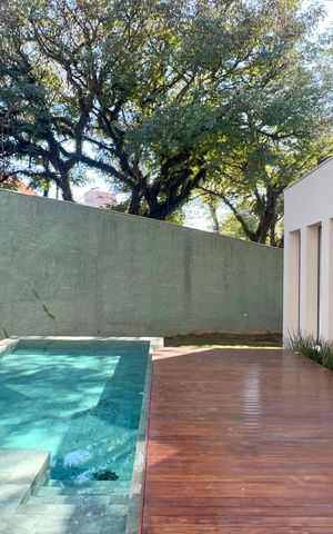 Casa à venda com 799m², 3 quartos e 1 vaga Casa à venda com 799m², 3 quartos e 1 vagaPiscina