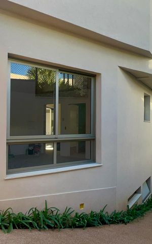 Casa à venda com 799m², 3 quartos e 1 vaga Casa à venda com 799m², 3 quartos e 1 vagaGaragem