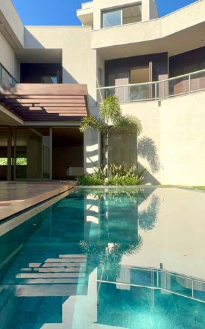 Casa à venda com 799m², 3 quartos e 1 vaga Casa à venda com 799m², 3 quartos e 1 vagaPiscina