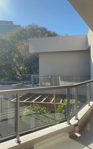 Casa à venda com 799m², 3 quartos e 1 vaga Casa à venda com 799m², 3 quartos e 1 vagaVaranda da Suíte 1