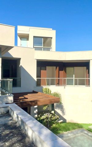 Casa à venda com 799m², 3 quartos e 1 vaga Casa à venda com 799m², 3 quartos e 1 vagaVaranda da Suíte 3