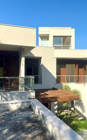 Casa à venda com 799m², 3 quartos e 1 vaga Casa à venda com 799m², 3 quartos e 1 vagaVaranda da Suíte 3