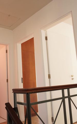 Casa de condomínio para alugar com 150m², 3 quartos e 3 vagasEscada