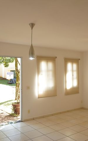Casa de condomínio para alugar com 150m², 3 quartos e 3 vagasSala
