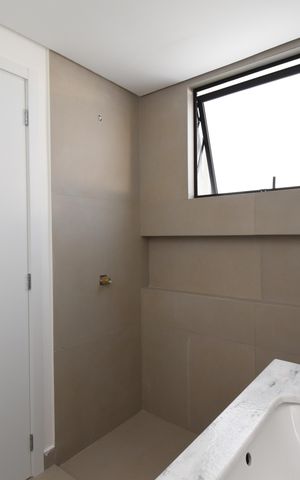Casa de condomínio à venda com 136m², 3 quartos e 2 vagasBanheiro da Suíte