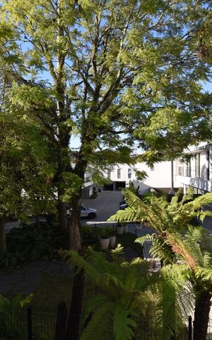 Casa de condomínio à venda com 136m², 3 quartos e 2 vagasSacada