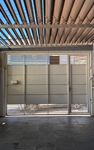 Casa à venda com 130m², 2 quartos e 1 vaga Casa à venda com 130m², 2 quartos e 1 vagaGaragem