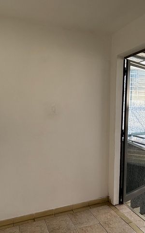 Casa à venda com 130m², 2 quartos e 1 vaga Casa à venda com 130m², 2 quartos e 1 vagaEscritório