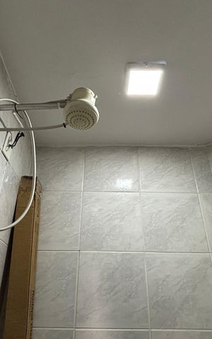 Casa à venda com 130m², 2 quartos e 1 vaga Casa à venda com 130m², 2 quartos e 1 vagaBanheiro de serviço