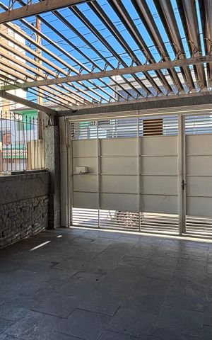 Casa à venda com 130m², 2 quartos e 1 vaga Casa à venda com 130m², 2 quartos e 1 vagaGaragem