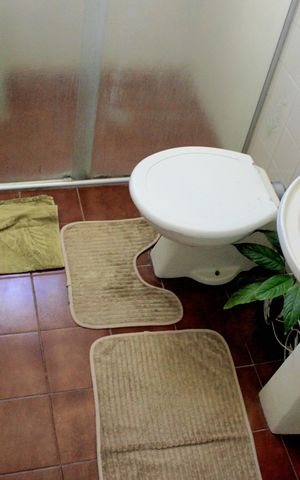 Casa à venda com 140m², 3 quartos e 2 vagasBanheiro social 