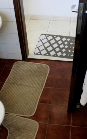Casa à venda com 140m², 3 quartos e 2 vagasBanheiro social 