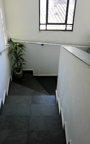 Casa à venda com 140m², 3 quartos e 2 vagasEscadas