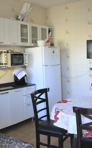 Casa à venda com 140m², 3 quartos e 2 vagasCozinha 