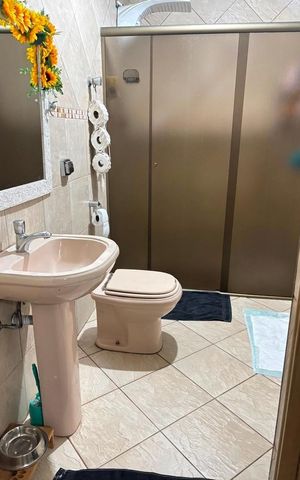 Casa para alugar com 150m², 2 quartos e 1 vaga Casa para alugar com 150m², 2 quartos e 1 vagaBanheiro - Suíte