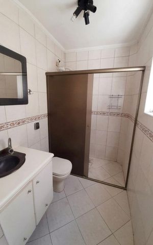 Casa para alugar com 150m², 2 quartos e 1 vaga Casa para alugar com 150m², 2 quartos e 1 vagaBanheiro Social