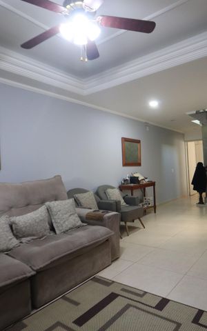 Casa à venda com 196m², 3 quartos e 2 vagasSala
