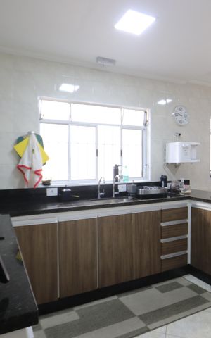 Casa à venda com 196m², 3 quartos e 2 vagasCozinha