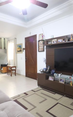 Casa à venda com 196m², 3 quartos e 2 vagasSala