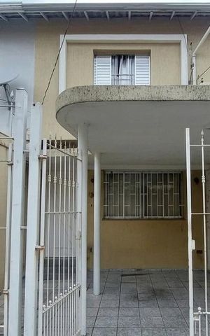 Casa à venda com 99m², 2 quartos e 1 vaga Casa à venda com 99m², 2 quartos e 1 vagaFachada