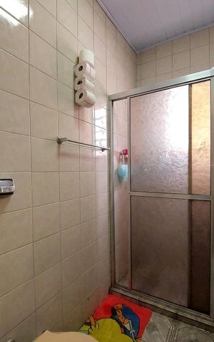 Casa à venda com 99m², 2 quartos e 1 vaga Casa à venda com 99m², 2 quartos e 1 vagaBanheiro