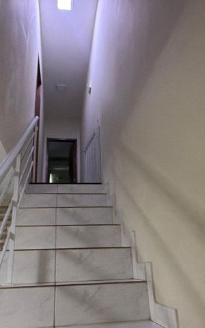 Casa para alugar com 80m², 2 quartos e 1 vaga Casa para alugar com 80m², 2 quartos e 1 vagaEscadas
