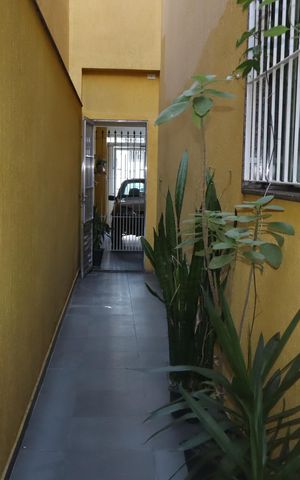 Casa à venda com 125m², 3 quartos e 2 vagasCorredor externo